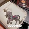 Joyas: Broche de Ala con Diseño de Piedra Preciosa Verde Pavo Real, Alta Costura para Banquetes, Broche de Piedra Preciosa Estrella Fugaz para el Año del Caballo