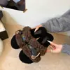Pantuflas esponjosas estilo francés con hebilla para mujer, nueva colección otoño/invierno 2026, pantuflas de algodón slip-on chic y cómodas para casa