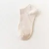 Calcetines para Mujer Primavera y Verano Calcetines Delgados Color Sólido Estilo Japonés Retro Cortos Poco Profundos Calcetines de Algodón Calcetines Negros para Mujer Calcetines Tipo Barco Modernos para Mujer