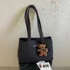 Bolsa de Tote Bordada en Inglés Lemon Corner Grid para Estudiantes Universitarios, Fresca y Relajante, Versátil para el Trayecto al Trabajo, Clases y Salidas, Bolso Cruzado