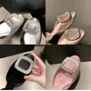 Versão Pele de Ovelha 2026 Verão Nova Moda Estilo Fada Bico Redondo Sapatos Baixos com Apliques Quadrados de Strass para Mulheres