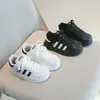 Zapatos Deportivos Forrados de Felpa para Niños 2026 Estilo Nuevo Primavera/Otoño Unisex para Niños Zapatos Tipo Tenis con Punta de Concha Suela Suave Antideslizantes Cálidos Zapatos Casuales