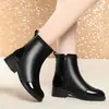 Botines de cuero suave con tacón grueso para mujer, invierno 2026, forrados de felpa, cálidos, antideslizantes, versátiles, modernos, botas estilo Martin, tacón medio, cómodos botines de cuero