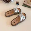 Pantuflas de exterior para niños 2026 nuevo modelo de verano sandalias para niñas zapatos de playa zapatos casuales de suela blanda para niños mayores
