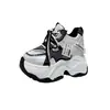 Elegantes y cómodos, estos zapatos deportivos y casuales 2026 cuentan con una suela gruesa para mayor altura, están diseñados para mujeres y son adecuados para usar en primavera y otoño.. También son antideslizantes y versátiles, lo que los convierte en un nuevo favorito