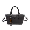 Nuevo Bolso de Mano Retro Plegado de Gama Alta para Mujer, Bolso Cruzado Versátil Casual para el Día a Día, Bolso de Hombro de Moda con Colgante