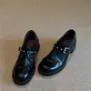 Couro Macio Moda Rebite Estilo Britânico Sapatos Pequenos de Couro Novos Versáteis Marrom Pequenos Sapatos Únicos Mocassins Femininos de Salto Grosso