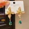Pendientes Vintage de Plata con Aguja, Diamantes y Plumas, Artesanía Retro de Alta Gama, Pendientes Exquisitos Versátiles para Mujer