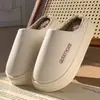 Chinelos de algodão impermeáveis para homens, novo estilo outono/inverno 2026, uso interno em casa, antiderrapantes, com sola grossa, chinelos de pelúcia para casais, estilo inverno feminino