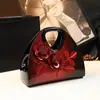 Bolsa de Bolinho Floral de Nicho Nova Modelo 2024 para Mães de Meia-Idade, Bolsa Transversal Versátil de Couro Envernizado, Bolsa de Ombro
