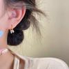 Pendientes de perlas con diseño de lujo y luz de aguja plateada, estilo coreano, elegantes, nuevos y con explosiones, de nicho.
