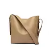 Bolso de hombro al por mayor transfronterizo, gran capacidad, nuevo bolso tipo cubo simple, cuero genuino, bolso cruzado versátil para el día a día, bolso de mujer personalizado