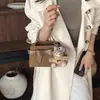 Bolsa quadrada pequena da moda 2026 bolsa transversal retrô de nicho bolsa de ombro versátil e estilosa para o dia a dia novo estilo