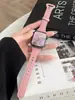 A pulseira fina, reversível e com padrão de lichia em couro é adequada para smartwatches Apple S11, S12, Huawei GT6, Fit5 e Samsung