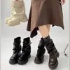 Botas plataforma brancas de salto grosso para mulheres, novo estilo outono 2026, que aumentam a altura e afinam, adequadas para figuras baixinhas, combinadas com saias e calças, botas de cano curto