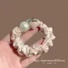 Polvo de Perla Fresa Goma para el Cabello Scrunchie Satinado Plisado Banda Elástica de Alta Elasticidad Soporte para Cola de Caballo Accesorio para el Cabello Primavera Verano
