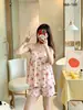 Conjunto de Pijama para Casa Estação Doce Simples Novo Estilo Camisola Pode Ser Usada Fora 2026 Shorts de Seda Leite Pijama Feminino Estampa de Primavera