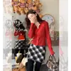 Suéter de punto informal rojo con cuello tipo polo para mujer, nuevo estilo de cárdigan para Primavera y Otoño 2026