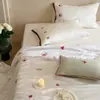 Juego de Edredón de Verano Refrescante de Tencel Doble Cara Estilo Femenino de Cuatro Piezas con Bordado de Corazones y Flores, Lavable a Máquina, Edredón Delgado Refrescante de Seda Hielo para Aire Acondicionado