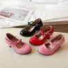 Zapatos de Tacón Alto para Niñas de Comercio Exterior Zapatos de Princesa Estilo Primavera/Otoño 2026 para Niños Medianos y Mayores Zapatos de Baile para Actuaciones Estudiantiles Rojos Zapatos Pequeños de Cuero