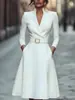 2025 Amazon Temu Estilo Caliente Exportación Europea y Americana Color Sólido Cintura Cuello en V Dobladillo Grande Manga Larga Vestido de Otoño e Invierno para Mujer