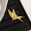Broche Borboleta Retrô Europeu e Americano Transfronteiriço para Mulheres, Corsage de Pássaro Exquisito, Design Único, Acessórios de Pino de Lapela de Alta Qualidade