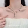 Colar de borboleta com franja em forma de gota d'água, com diamantes roxos brilhantes, luxo leve, requintado, de alta qualidade, moderno, criativo, versátil.