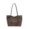 2026 Nova Bolsa de Mão Feminina com Estampa de Leopardo Grande Capacidade Bolsa de Ombro Simples Plissada Bolsa Tote Moda de Rua