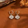 Set de Collar y Aretes de Trébol de Cuatro Hojas Chapado en Oro de 18 Quilates de Lujo Ligero para Mujer Cadena de Acero Inoxidable 304 Juego de Cierres para Aretes