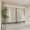 Suporte de Vestido de Noiva Preto de Chão de Alta Qualidade Elegante para Loja de Vestidos de Noiva Cabideiro de Exposição para Qipao Vestido de Festa Prateleira de Exposição