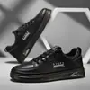 Nuevas zapatillas ligeras y transpirables para hombre, con suelas antideslizantes, resistencia al desgaste, absorción de impactos y un estilo coreano casual, perfectas para estudiantes y versátiles para el uso diario.