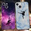 Para iPhone16 Nueva Elegante Funda de Teléfono para Mujer Bailando Ballet Bajo la Luna Cielo Estrellado