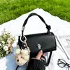Bolsa Pequena Quadrada de Moda Primavera para Mulheres 2026 Nova Bolsa Transversal de Ombro com Padrão Lichia Retrô Bolsa de Braço de Alta Qualidade