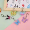 Novo Chaveiro Borboleta Colorida Fofa 2D Pingente para Mochila Escolar de Menina Acrílico Encanto Acessório de Desenho Animado Fofo