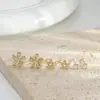 2026 Nuevo Modelo Set de Tres Pares de Aretes de Una Tarjeta, No Necesitan Quitarse al Dormir, Aretes Pequeños de Margarita, Aretes para Estudiantes