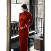 Vestido de Punto Rojo Coreano de Cuello Alto para Mujer, Atuendo de Año Nuevo con un Toque de Lujo, Vestido Largo Bodycon Ajustado para Usar Debajo de un Abrigo