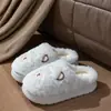 Lindas zapatillas de algodón con forma de oso para mujer, nueva colección otoño/invierno 2026, engrosadas y forradas de felpa para abrigar, zapatos de algodón de suela suave para usar en interiores, también disponibles para hombre