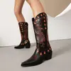 Botas de cuero para mujer con bordado tallado, nuevas botas western otoño e invierno 2026, estilo europeo y americano, diseño versátil