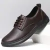 Novos Sapatos de Couro Masculinos para Negócios, Sapatos Casuais Masculinos Respiráveis, Versáteis para o Dia a Dia, Estilo Britânico, Sapatos Formais Masculinos Venda por Atacado