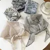 Pañuelo de seda triangular con estampado floral a rayas para mujer, accesorio diario estilo coreano, pañuelo para la cabeza, bufanda de seda artística de alta gama