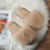 Pantuflas de felpa con suela gruesa para mujer, estilo europeo y americano 2026, diseño nuevo, con forro de felpa añadido y grosor extra, adecuadas tanto para usar en interiores como en exteriores, venta al por mayor para ventas transfronterizas