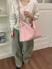 Bolsa tote grande de crochê à mão para mulheres, novo estilo 2026, com visual sofisticado, adequada para o trabalho, para o dia a dia e pode ser carregada no ombro ou na transversal.