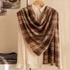 Novo Cachecol Xadrez, Xale Fashion com um Toque de Luxo, Cachecol de Pescoço Quente Versátil Estilo Coreano, Comprimento Médio