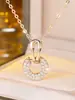 Colar Pingente Anel Ferradura Europeu Cravejado com Strass Design Simples de Fecho Duplo Círculo Colar de Zircônia para Mulheres no Dia a Dia
