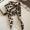 Bufanda de seda vintage a rayas estampadas, simple y elegante, collar casual versátil de verano, accesorio de lujo ligero de alta gama para mujer