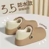 Chinelos de Algodão Antiderrapantes Impermeáveis com Costas Fechadas para Homens Inverno 2025 Novo Estilo Indoor Acolchoados com Veludo Espesso Quentes para Usar Fora Chinelos de Algodão Mulheres