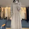 Nuevo Vestido de Lana de Longitud Media con Cuello Semi Alto Bordado de Hoja de Bambú para Mujer, Holgado, Largo por Encima de la Rodilla