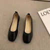 Sapatos femininos planos vermelhos estilo vovó 2023 slip-on primavera-verão mocassins casuais suaves para o trabalho