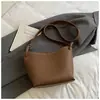 Bolso Cubo Retro Simple Invierno 2025 Bolso Casual de Moda Textura de Nicho Bolso Cruzado de Hombro para Mujer
