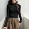 Camisa base feminina 2025 outono e inverno novo estilo, gola semi-alta, toque de alta qualidade, camiseta de manga comprida, moletom quente de imitação de caxemira